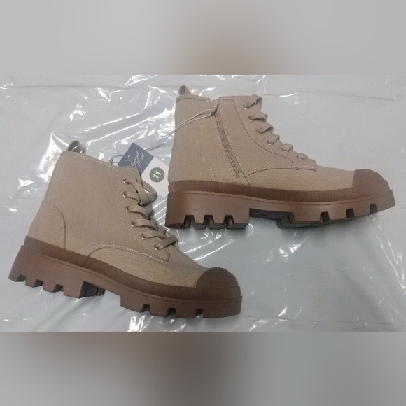 Universal Thread Shoes - NWT Women's Sz 11 Universal Thread Sneaker Boots